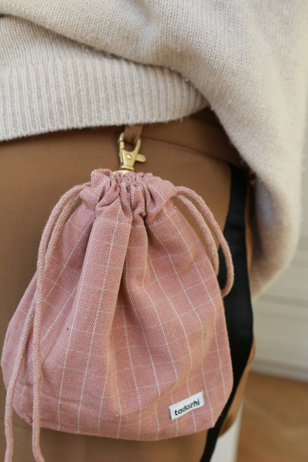 minimalistic treat bag attached to human pants